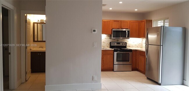 Photo - 818 SW 4th St Unit 3