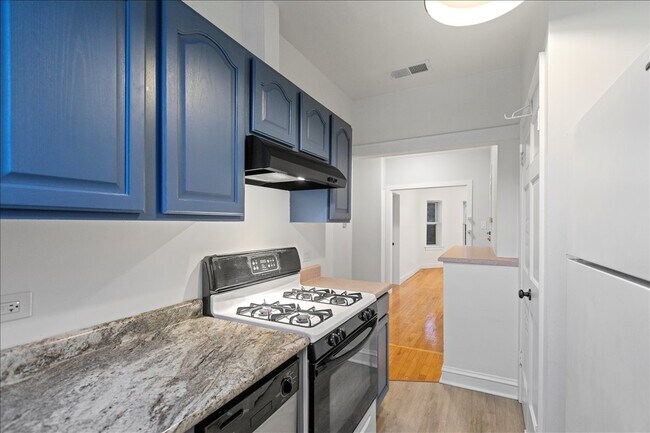 Photo - 4055 N Spaulding Ave