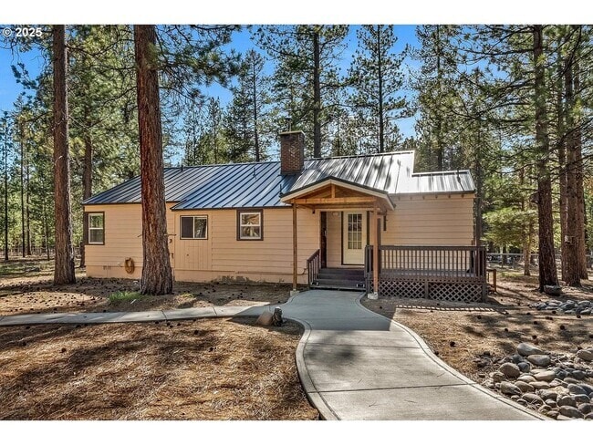 Building Photo - Charming Historic 2 Bed Home + Bonus Room ...