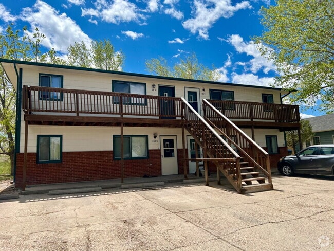 Building Photo - Upper level two bedroom, one bathroom clos... Rental