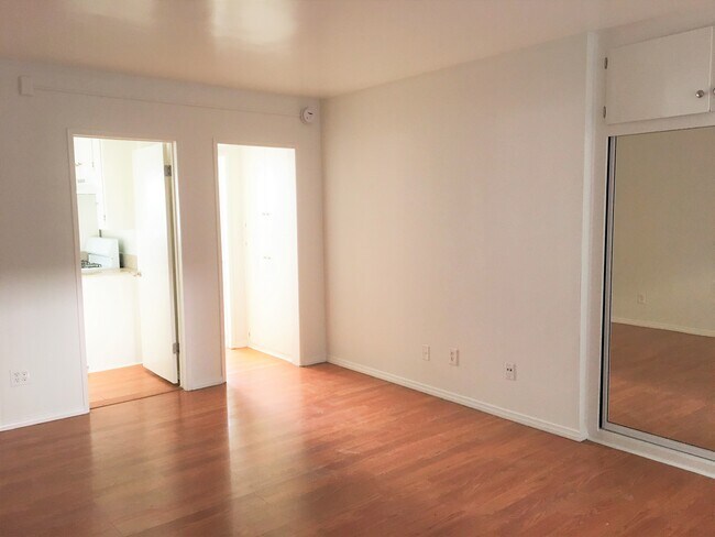 Photo - 526 E Windsor Rd