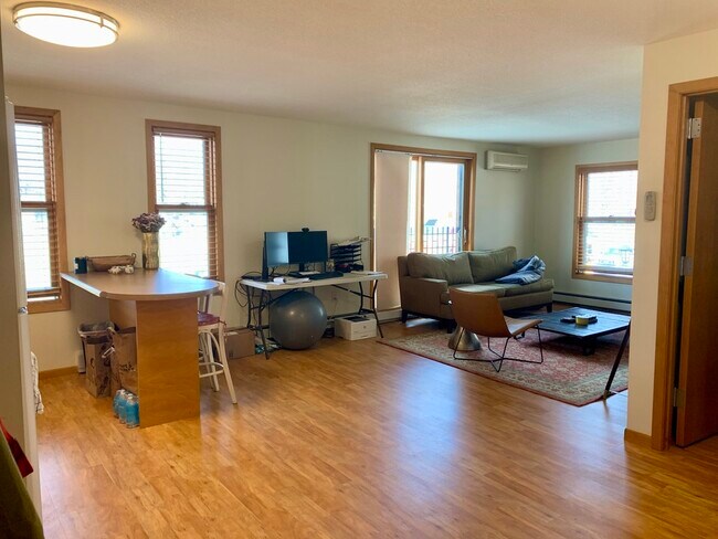 Photo - 2050 St Clair Ave Unit 2e