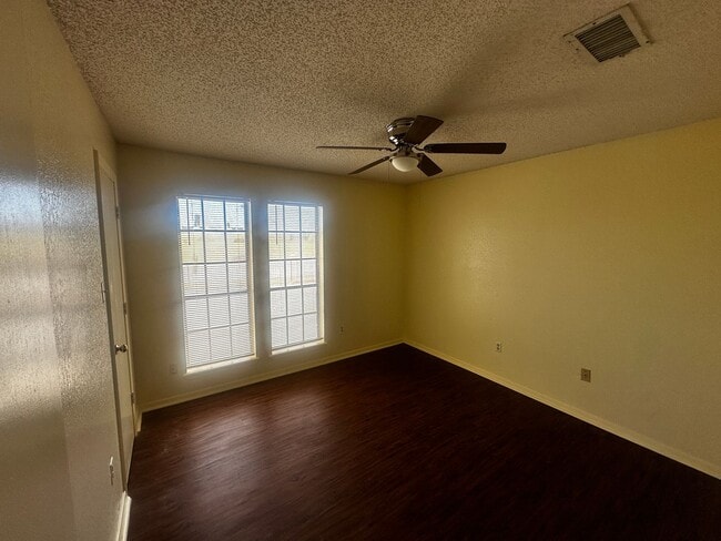 Photo - Sunset Villa Apartments Downstairs Unit
