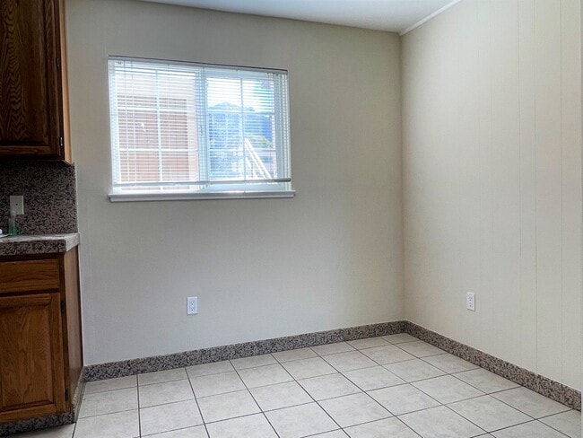 Photo - Beautiful 3 bedroom, 2 bathroom home in du...