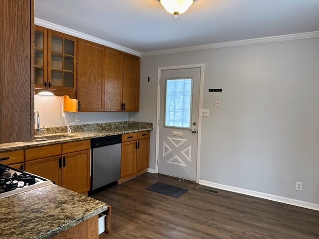 Photo - 905 Brentwood Dr