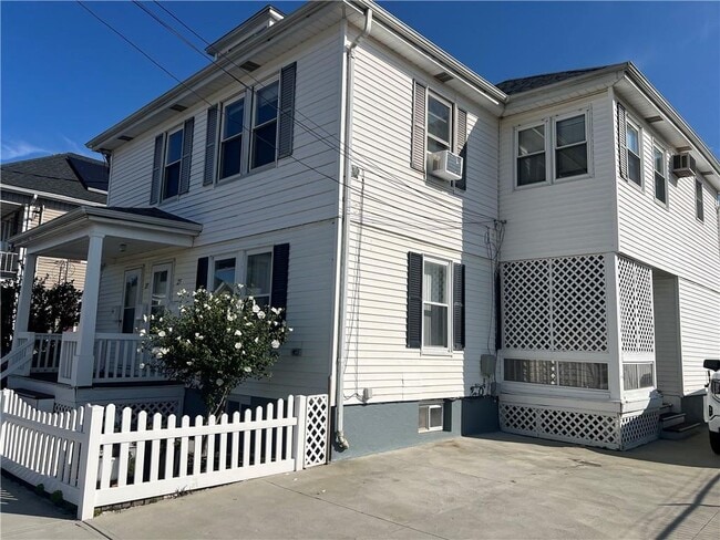 Building Photo - 27 McCabe Ave Unit 2R Rental