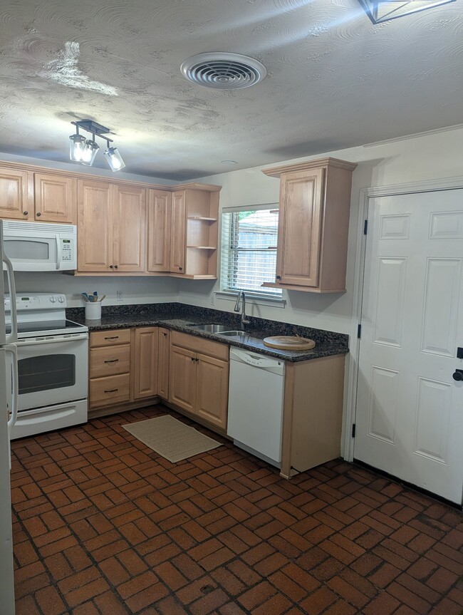 Photo - 1311 N Morris St Unidad 1311 N Morris