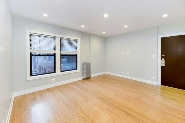 Building Photo - 518 W Cornelia Ave Unit 110 Rental
