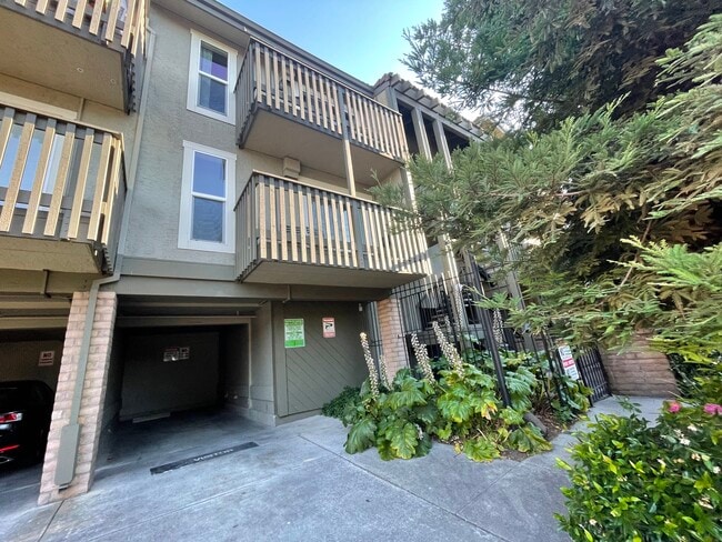 Building Photo - 480 E Okeefe St Unit 201