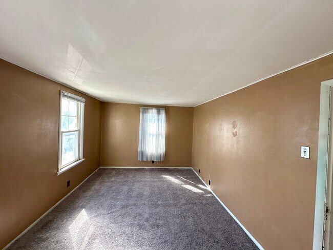 Photo - 110 W Chartes St