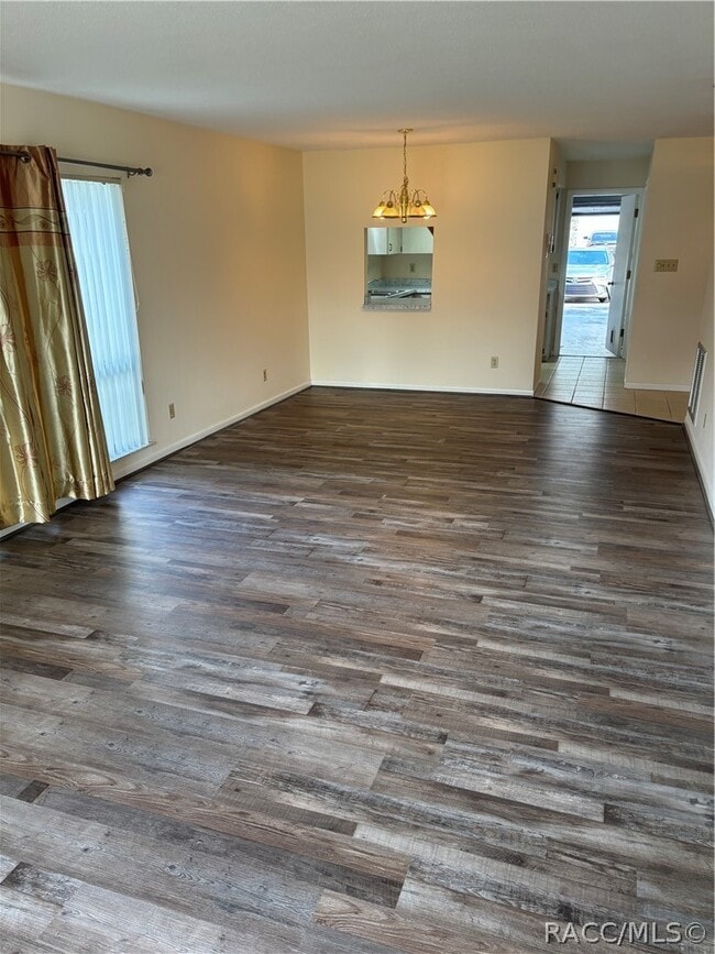 Photo - 57 Chinaberry Cir