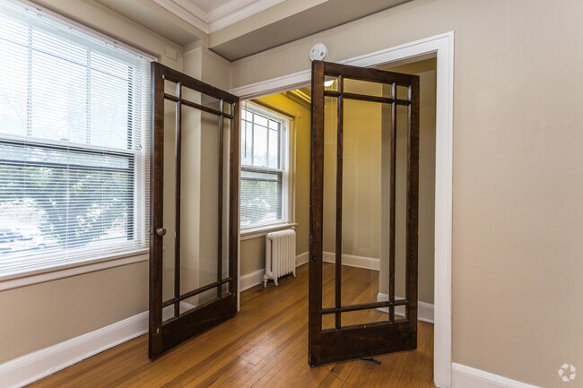 1BR, 1BA - 875 SF