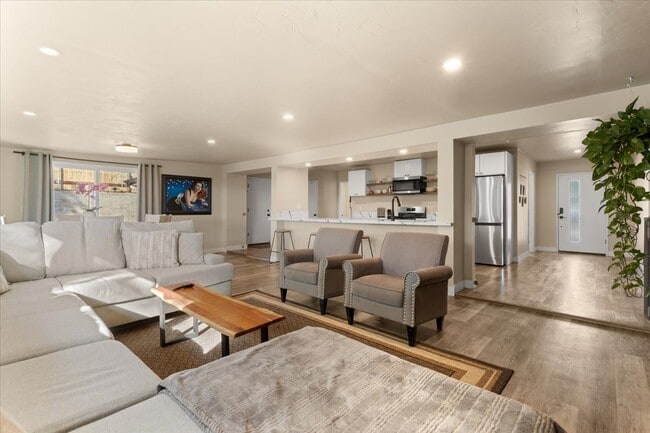 Photo - 1540 Souvenir Dr