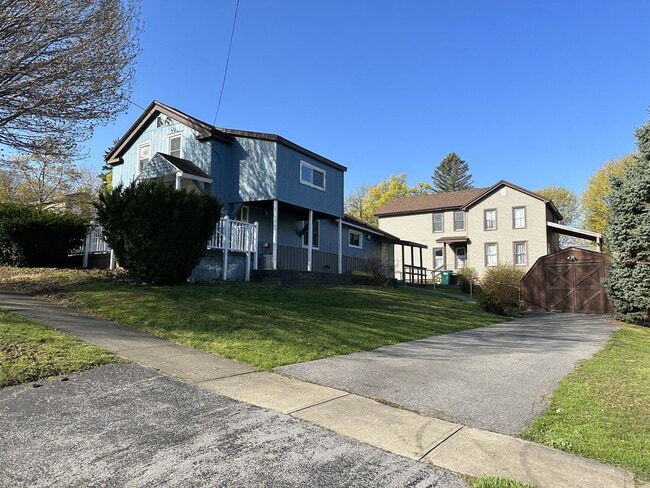 Building Photo - 2 Story Move In Ready Home in Oswego!