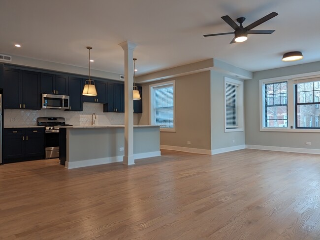 Building Photo - 4409 N Seeley Ave Unit 1a