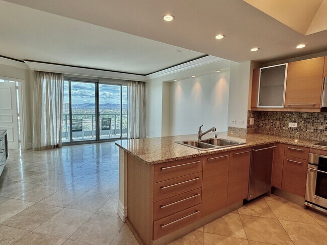 Photo - Turnberry Towers East | 17th Floor High-Rise Overlooking The Resort Corridor