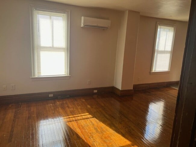 Photo - 127-129 N Catherine St Unit 127 N Catherine St House