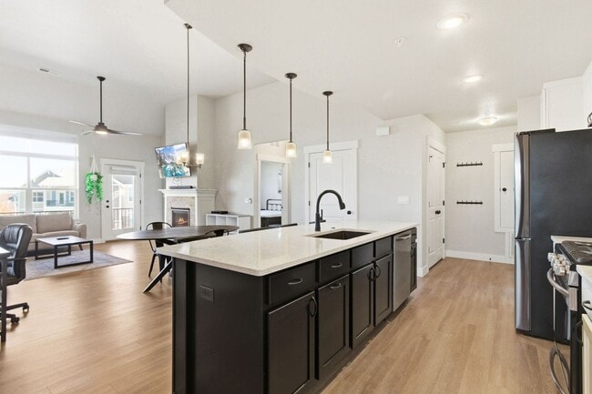 Photo - Bright and Modern Condo in Ideal Location ... Unit 307