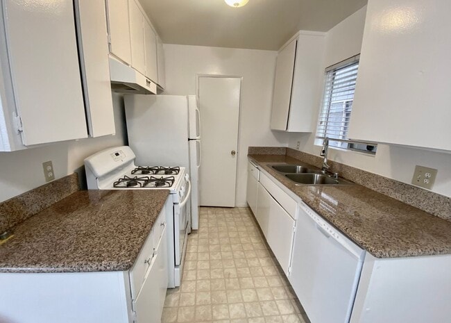 Photo - 637 Manhattan Beach Blvd Unit B