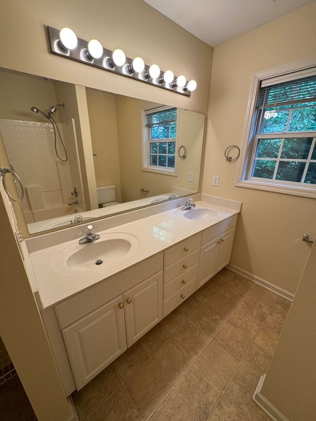 Photo - Desirable 2BR Townhome Near Downtown Hickory — Utilities Included