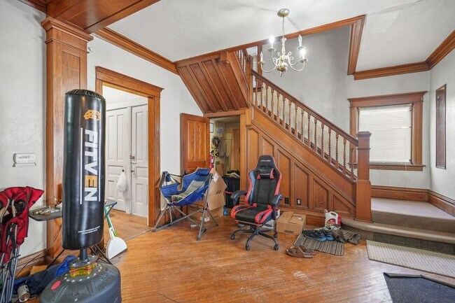 Photo - 1407-1411 Main Unit Front Apartment