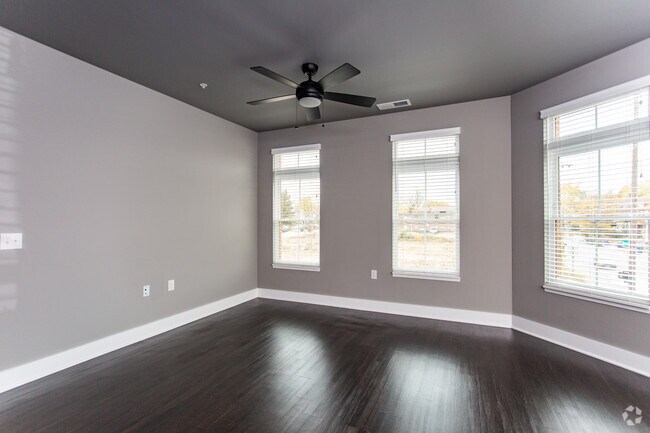 2BR, 2BA - 907-1,448 SF
