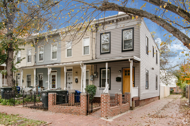 Building Photo - 2213 Chester St SE Rental