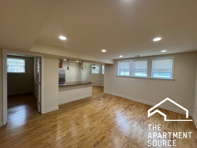 Photo - 6301 N Francisco Ave Unit 3