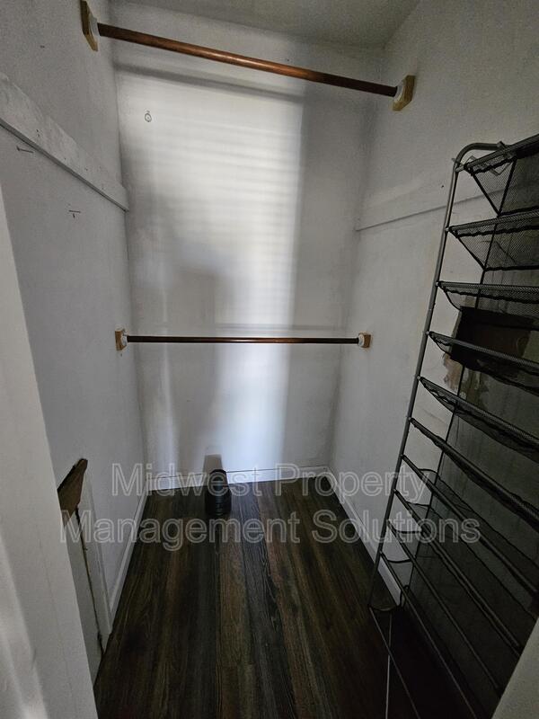 Photo - 810 E 8th St