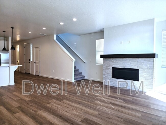 Photo - 362 N Lagrasse Ln