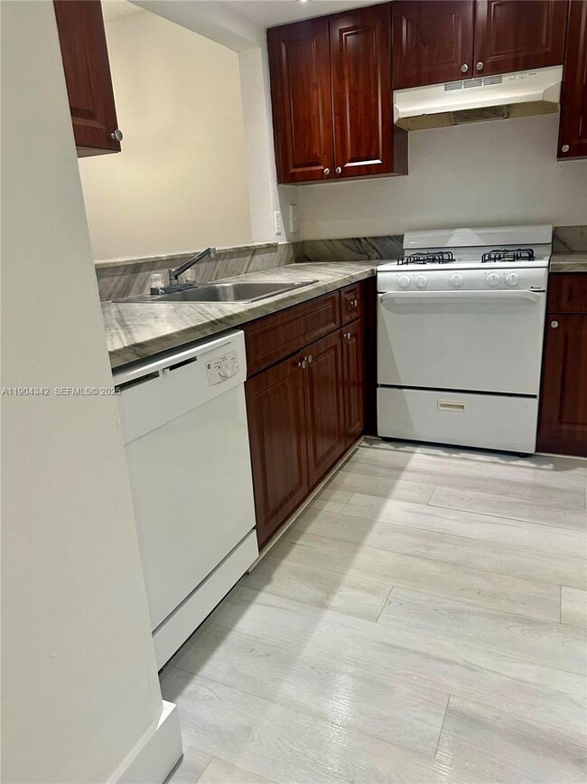 Building Photo - 18007 NW 68th Ave Unit U-103