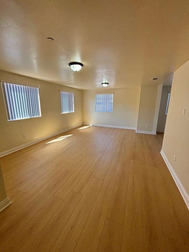 Building Photo - 314 E 120th St