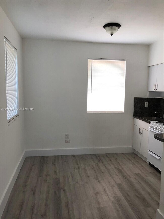 Photo - 380 SW 4th St Unit 1