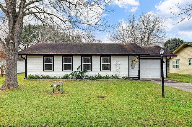 Photo - 307 El Toro St