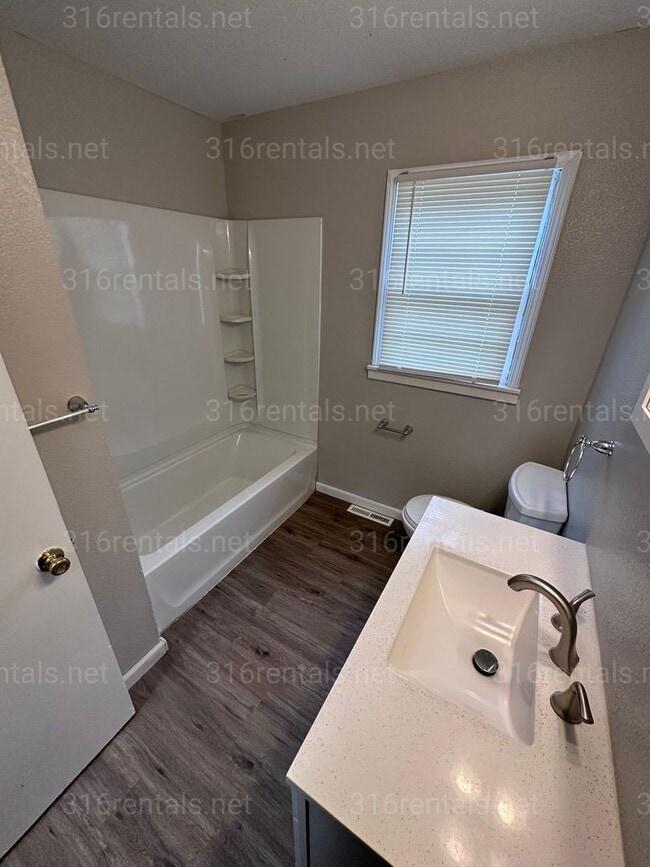 Photo - $1,195 - 3 bedroom / 1 bathroom - Single Family Home