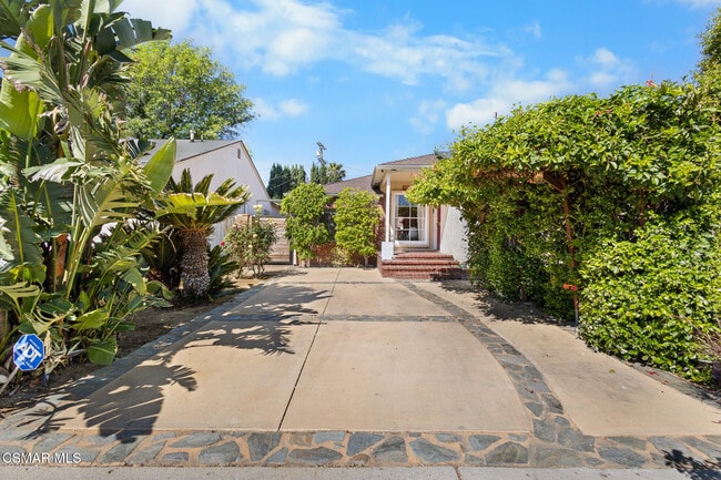 Photo - 7039 Sylvia Ave
