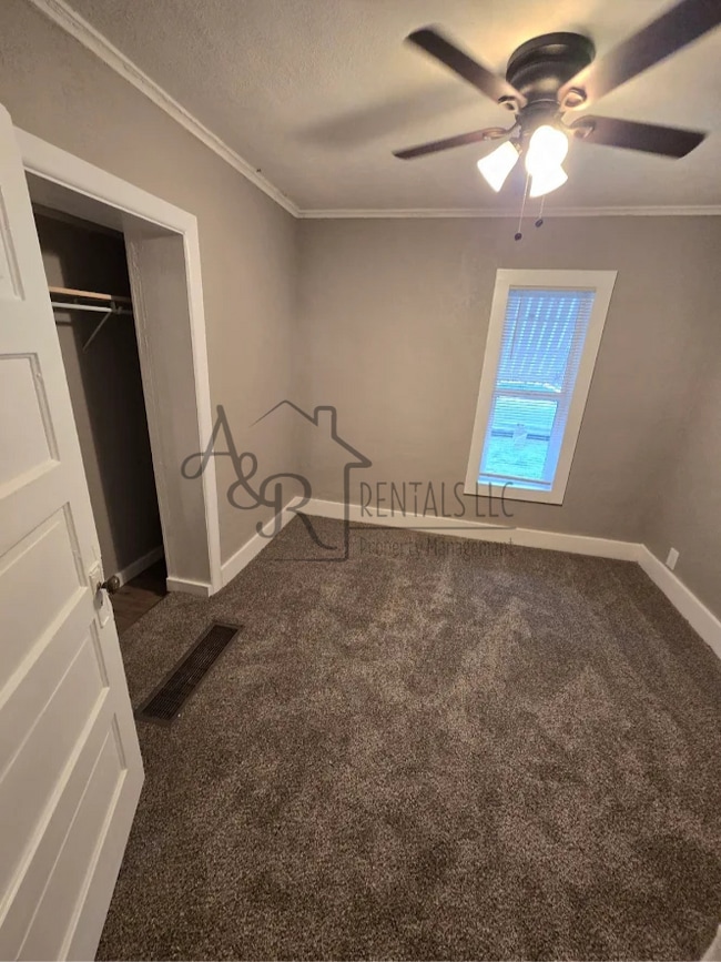 Photo - 513 E Adams St