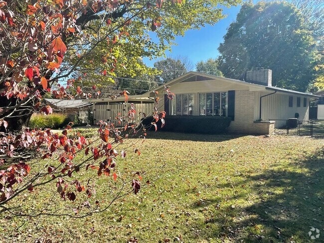 Building Photo - Completely remodeled Beautiful 3 bedroom 2... Rental