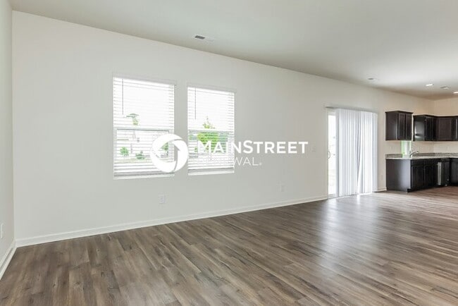 Photo - 4 Bedroom Pet-Friendly Home in Zebulon, NC with Main Street Renewal