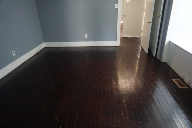 Photo - 215 Evans St