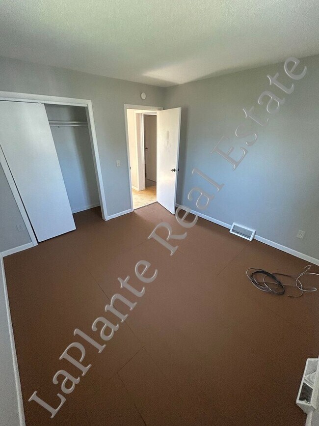 Photo - Charming 3-Bed, 1.5-Bath Home with Spaciou...