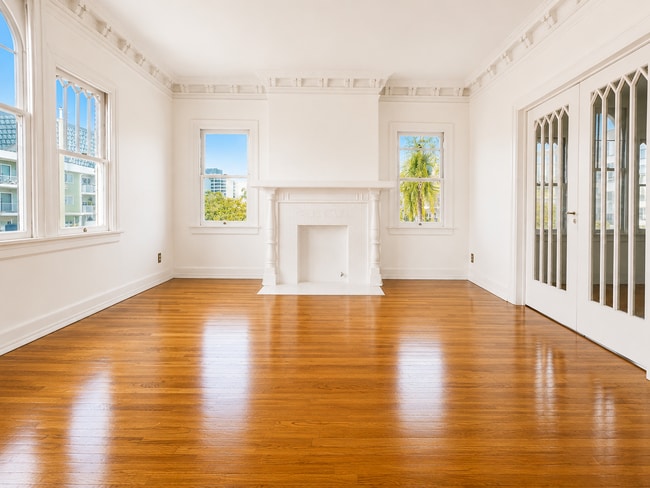 Building Photo - 361 S Berendo St