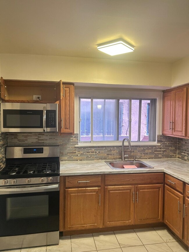 Building Photo - 3529 Kingsland Ave Unit 2 Rental