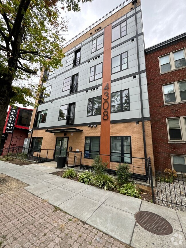 Building Photo - Georgia Ave Spacious One Bedroom W/Private... Rental