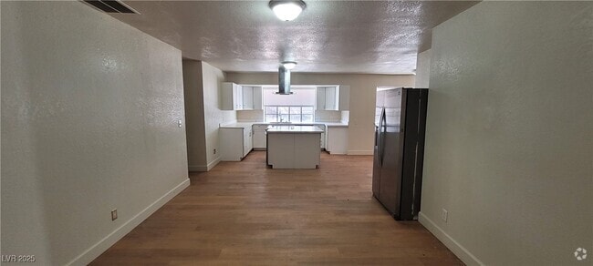 Building Photo - 7664 Angel Crest Cir Rental