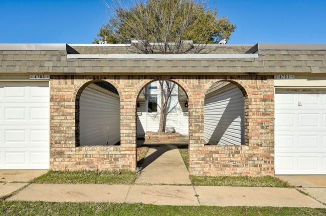 Photo - Charming and Spacious 2BD/1.5BTH Duplex Near Lake Hefner – Perfectly Located for Shopping and Dining