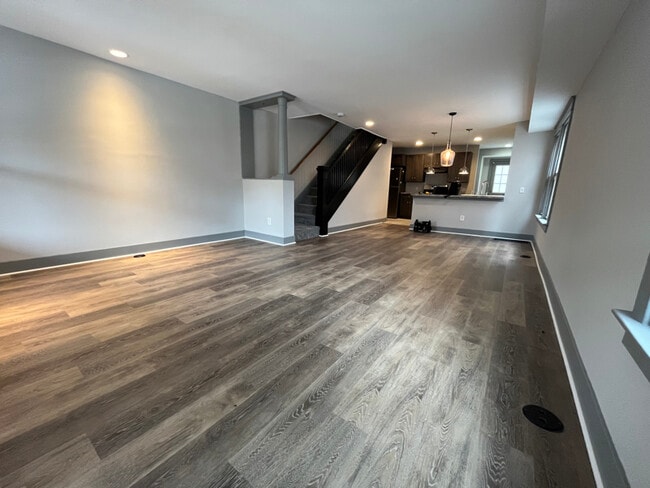 Photo - 284 W Maple St