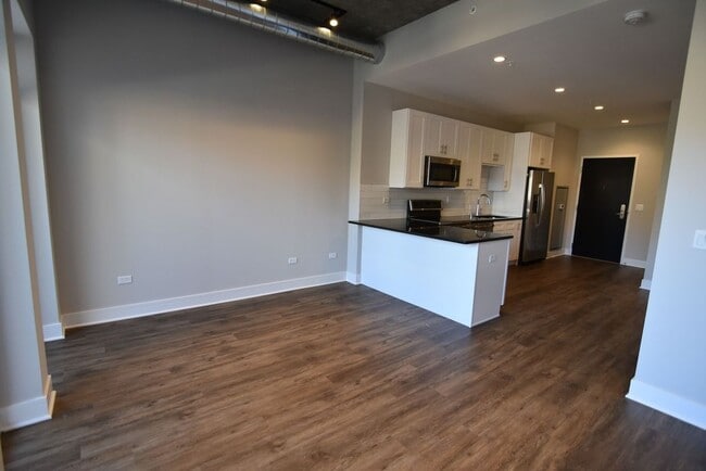 Photo - 3833 N Broadway Unit 316