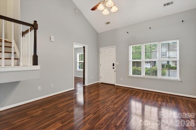 Photo - 3445 Broadwick St