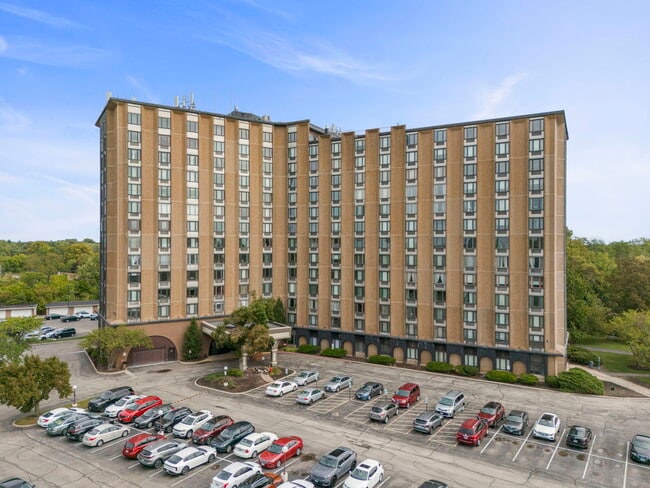 Building Photo - 1 Renaissance Pl Unit 413